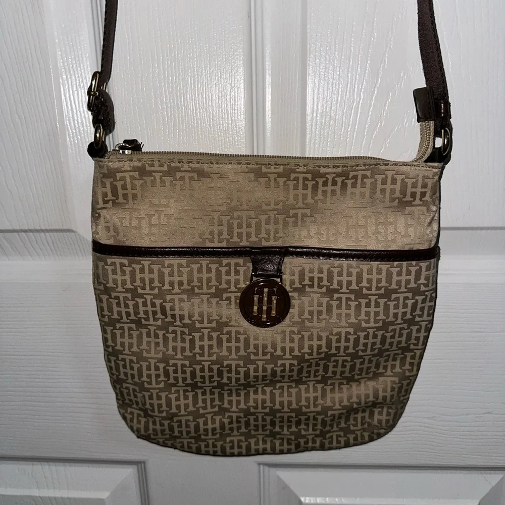 Excellent Tommy Hilfiger Purse - Picture 2 of 4